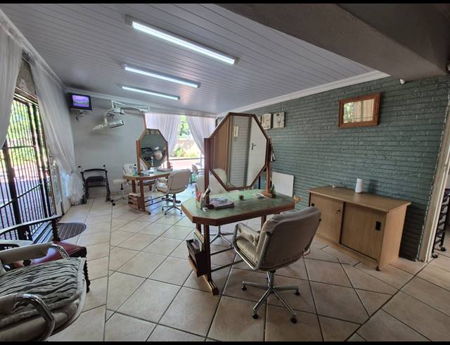 6 BEDROOM HOUSE FOR SALE IN THREE RIVERS